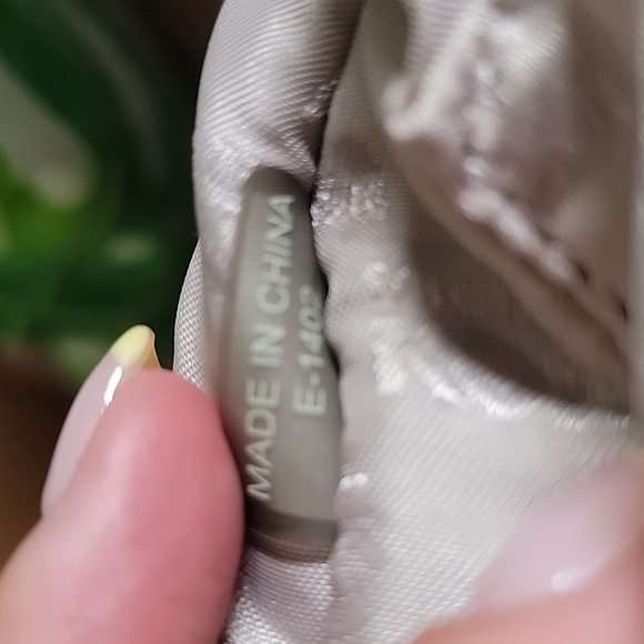 MK LARGE WRISTLET CLUTCH - Picture 6 of 6